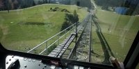 Mit der Standseilbahn ins Tal