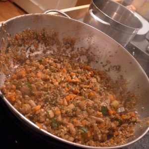 Viele kleine Sachen landen in der Pfanne Viele kleine Sachen landen in der Pfanne
